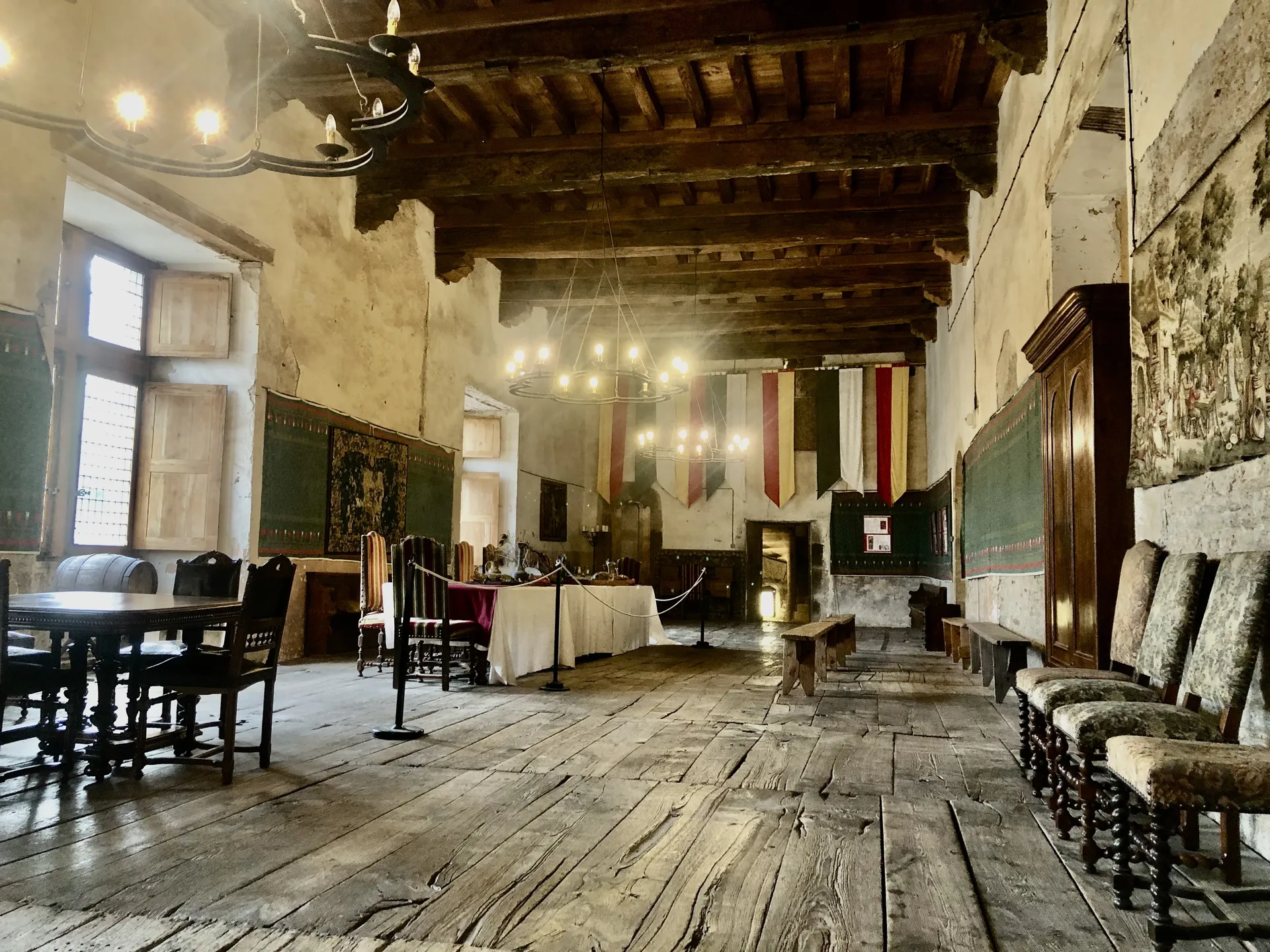 Château de Coupiac. La salle des festins