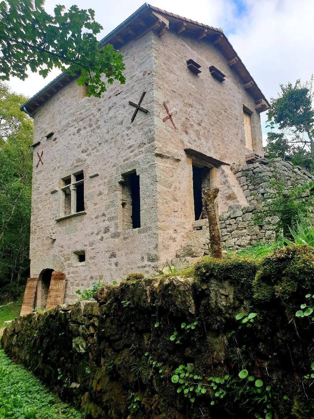 Hameau médiéval de Saint-Caprazy