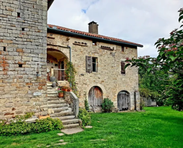 Hameau médiéval de Saint-Caprazy