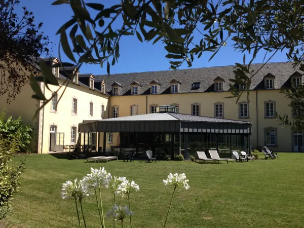 Piscine couverte chauffée & Parc LE 1837