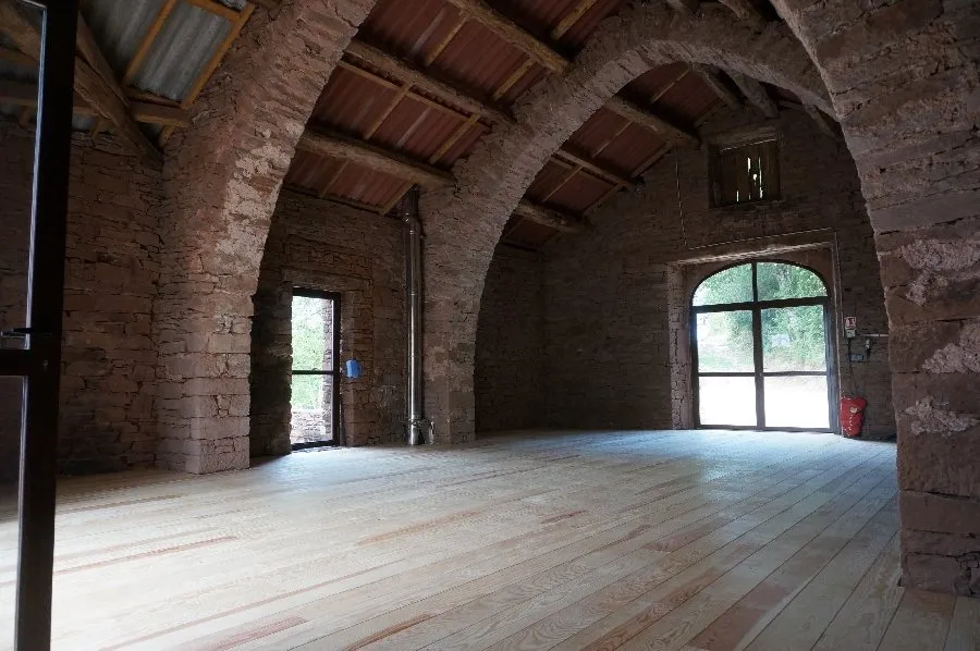 la grande salle du Hameau des Gîtes du Brugas (90m2)