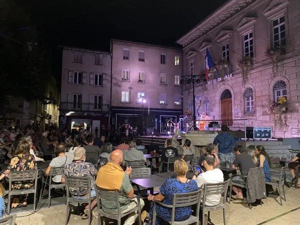 Les Vendredis en Musique en direct chez la Brasserie de l'Hôtel de Ville St-Affrique