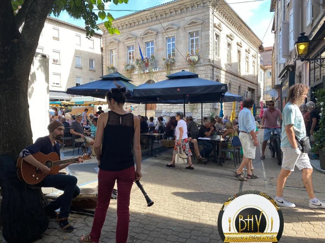 Un jour de marché au BHV Brasserie de l'Hôtel de Ville St-Affrique