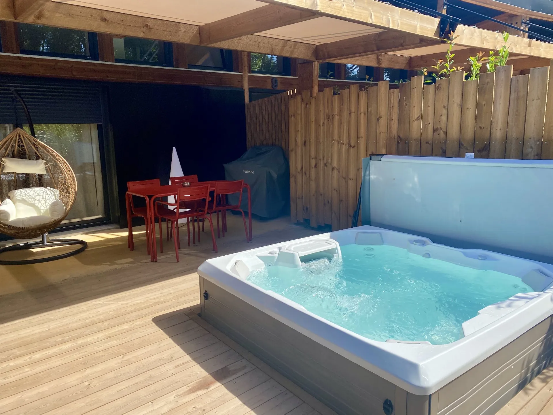 Domaine Le Vaxergues : Gite Ecolodge avec Spa