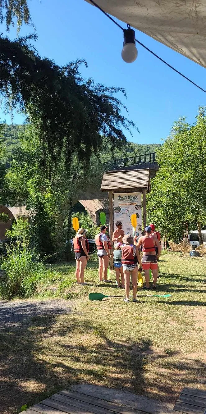 Le briefing avant votre aventure canoë