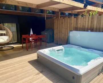 Domaine Le Vaxergues : Gite Ecolodge L'Aubrac avec Spa