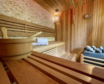 Domaine Le Vaxergues : Gite Ecolodge Le Causse Noir avec Spa